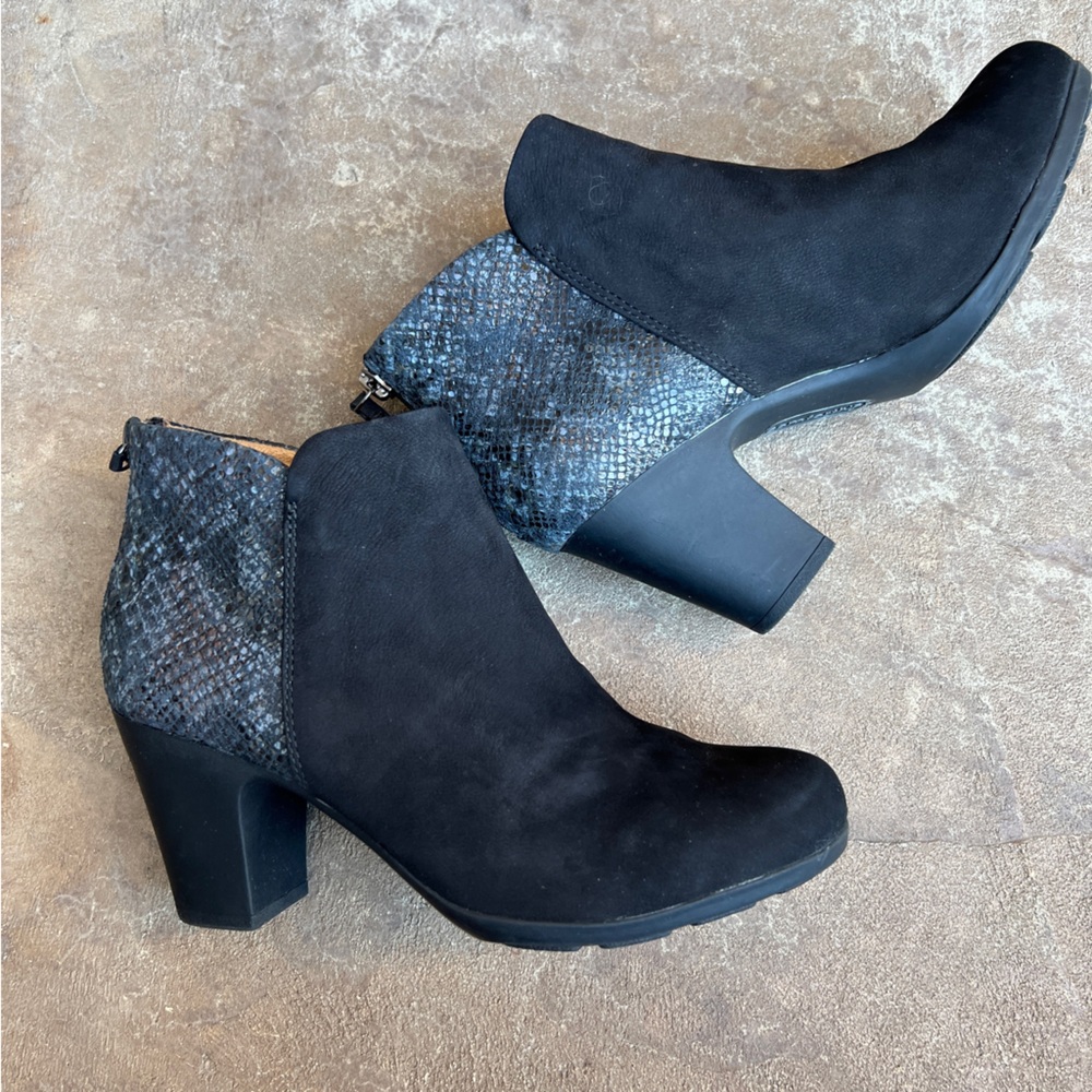Comfortiva Norby Black Suede Snakeskin Ankle Bootie Comfort Sz 7W - Picture 2 of 11